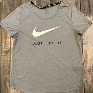 Nike Dri-Fit T-Shirt Gray Women's Medium Athletic Running Workout Gym Tee